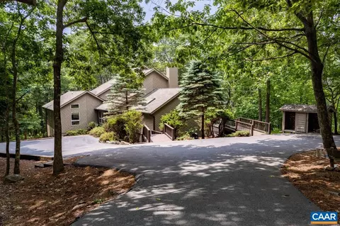 77 Elm Dr, Roseland, VA 22967