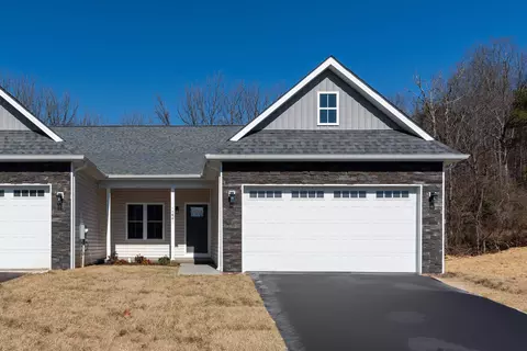 1221 Stocker St, Staunton, VA 24401