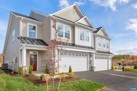 245 Ridgeline Dr, Waynesboro, VA 22980