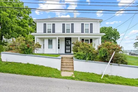 9 E Gay St E, Staunton, VA 24401