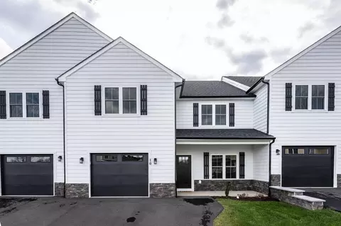 10 Ashwood Ln, Staunton, VA 24401