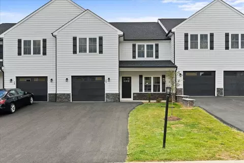 22 Ashwood Ln, Staunton, VA 24401