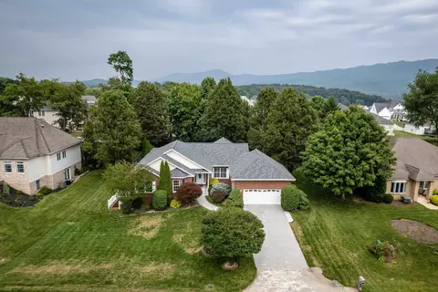 350 Confederacy Dr, Penn Laird, VA 22846