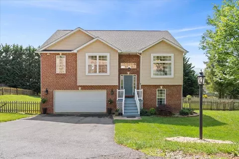 155 Valley View Ave, Mount Sidney, VA 24467
