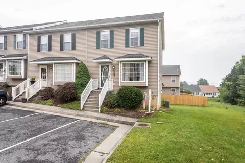 3334 Debbie Ct, Harrisonburg, VA 22801