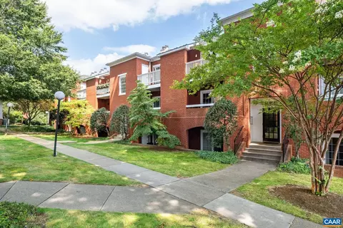 808 E Jefferson St E #B, Charlottesville, VA 22902