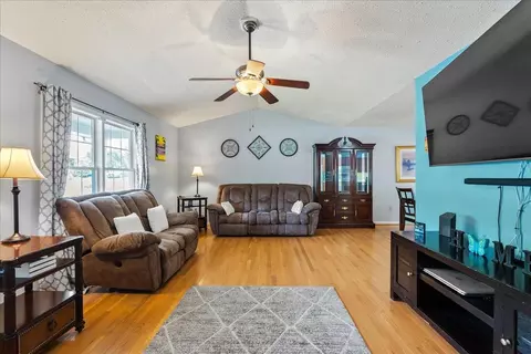 104 Iris Dr, Waynesboro, VA 22980 photo 9