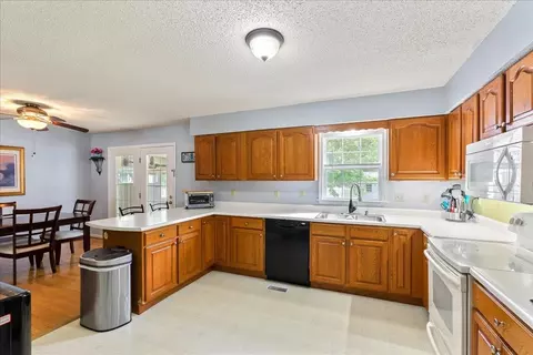 104 Iris Dr, Waynesboro, VA 22980 photo 12