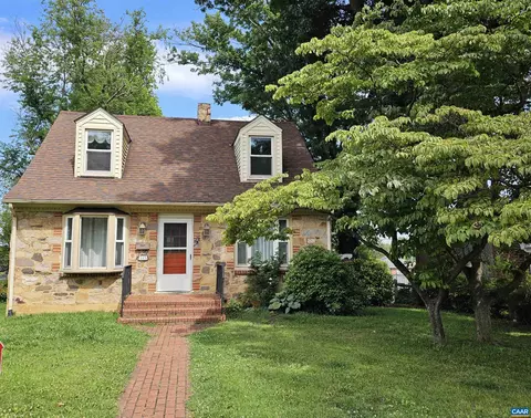 449 Oak Ave, Waynesboro, VA 22980