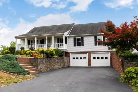 66 Wyndham Hill Dr, Fishersville, VA 22939