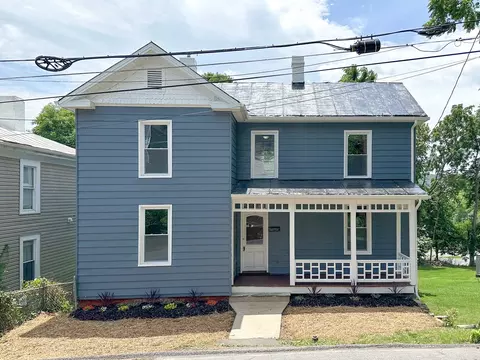 1222 Jackson St, Staunton, VA 24401
