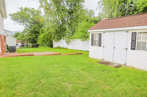 21 Stuart Ave, Stuarts Draft, VA 24477 photo 14