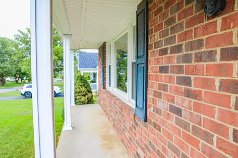 21 Stuart Ave, Stuarts Draft, VA 24477 photo 4