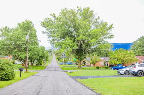21 Stuart Ave, Stuarts Draft, VA 24477 photo 9