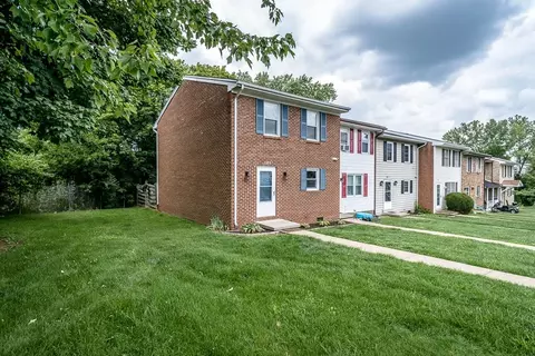 1285 Country Club Ct, Harrisonburg, VA 22802