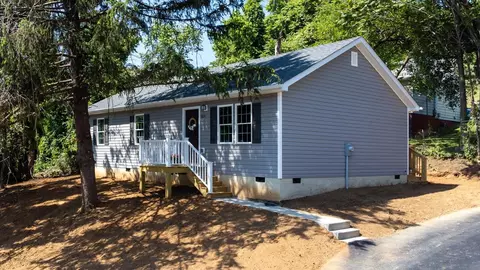 1014 Nelson St, Staunton, VA 24401