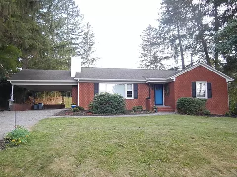 1108 Preston Dr, Staunton, VA 24401