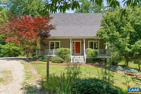 389 Walk Around Ln, Roseland, VA 22967