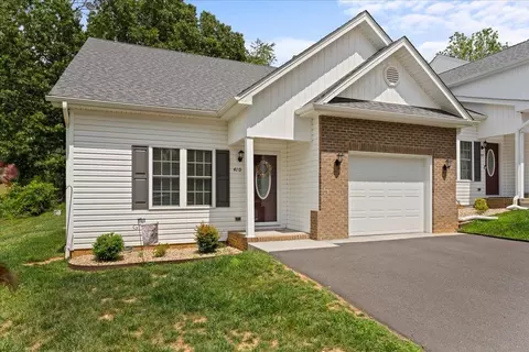 410 Collinswood Dr, Staunton, VA 24401