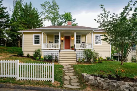 338 N Madison St N, Staunton, VA 24401
