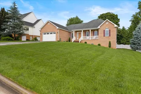 104 Keswick Cir, Dayton, VA 22821
