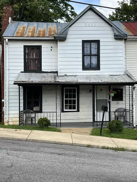 1011 W Johnson St W, Staunton, VA 24401