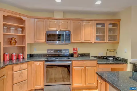 8 Adrian Ct, Palmyra, VA 22963 photo 2