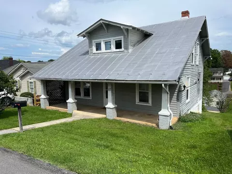 117 S Waverley St S, Staunton, VA 24401