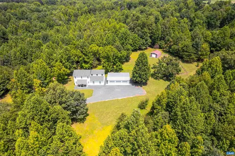 858 Chapel Rd, New Canton, VA 23123