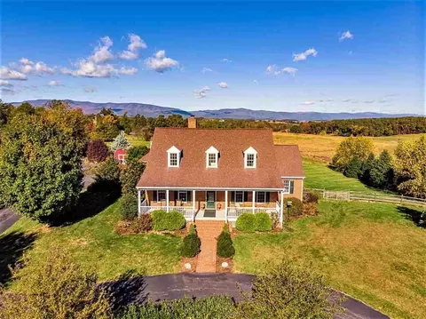 1217 Middlebrook Rd, Staunton, VA 24401