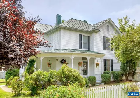 412 Chestnut Ave, Waynesboro, VA 22980