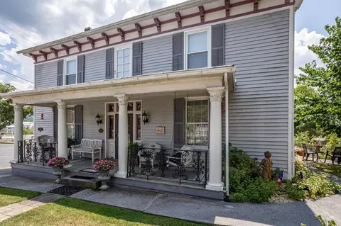 119 S High St S, Edinburg, VA 22824