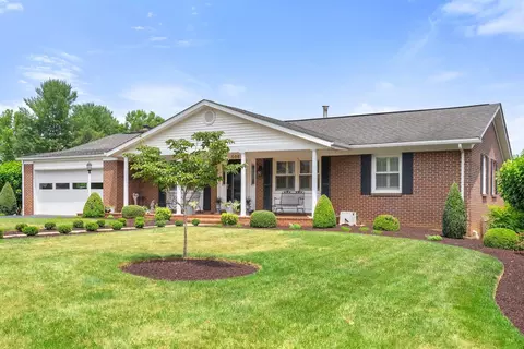 506 Willoughby Ln, Staunton, VA 24401
