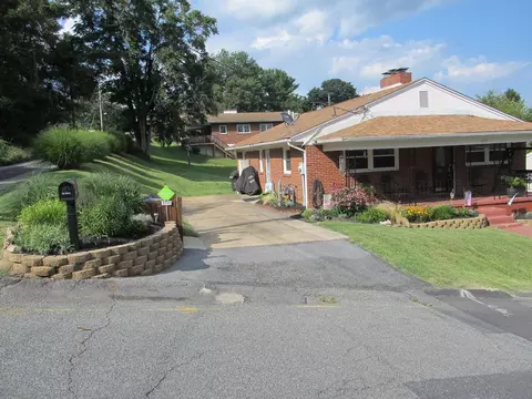 1711 Pierce St, Staunton, VA 24401
