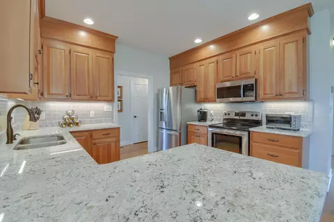 24 Old Oak Dr, Stuarts Draft, VA 24477 photo 17
