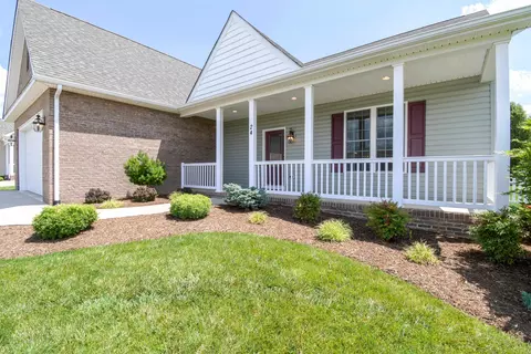 24 Old Oak Dr, Stuarts Draft, VA 24477 photo 3