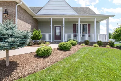 24 Old Oak Dr, Stuarts Draft, VA 24477 photo 2