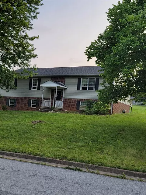 73 Yarmouth Rd, Stuarts Draft, VA 24477