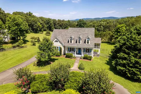5 Randolph Ct, Charlottesville, VA 22911