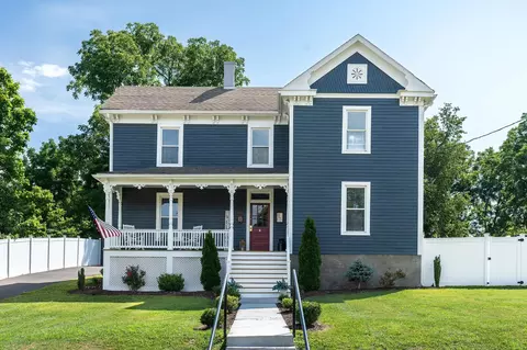 547 Calvert St, Staunton, VA 24401