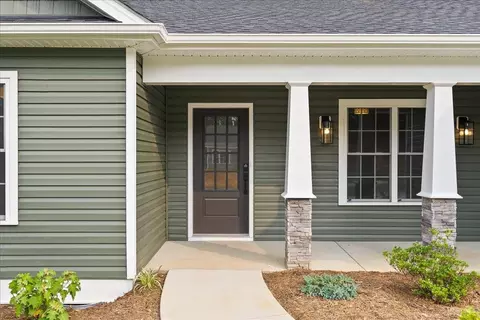 176 Lindburgh Dr, Waynesboro, VA 22980