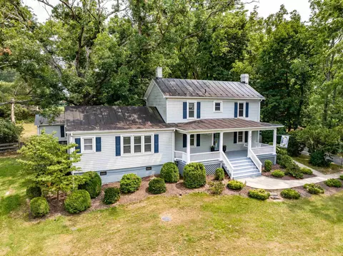 702 Edgewood St, Grottoes, VA 24441
