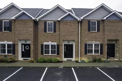 102 Cedar Point Ln, Harrisonburg, VA 22802