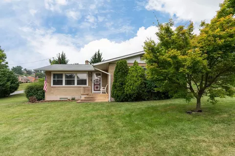 102 Devon Rd, Staunton, VA 24401 photo 3