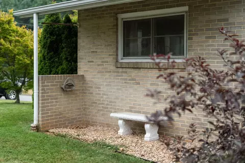 102 Devon Rd, Staunton, VA 24401 photo 5