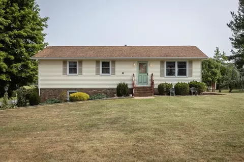 68 Cary St, Grottoes, VA 24441