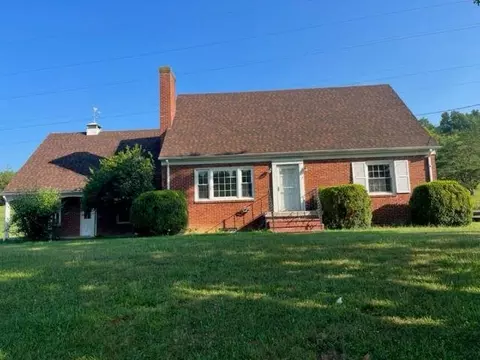 368 E Craig St E, Craigsville, VA 24430