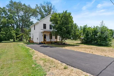 206 Lee Ave, Elkton, VA 22827