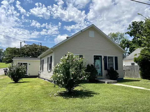 100 Concord Pl, Waynesboro, VA 22980