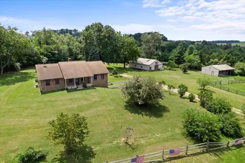 47 Lofton Rd, Raphine, VA 24472